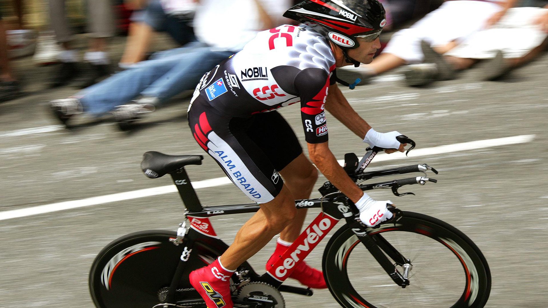 “费尔南多·比亚尔巴的技术突破，使美洲狮队成为全球橄榄球的新力量”